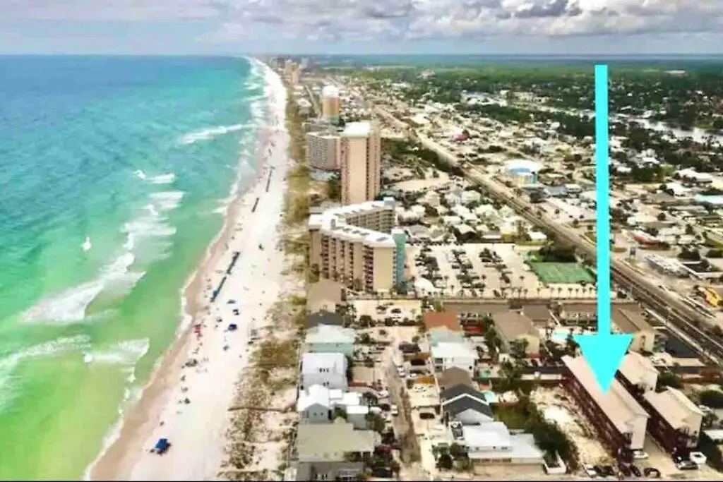 Spacious Beach Studio Condo Retreat Unit #9 Panama City Beach